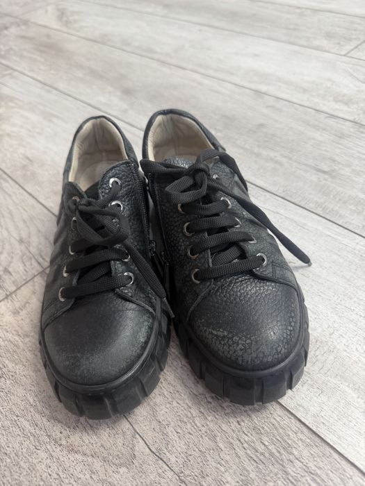 Продам детскую обувь