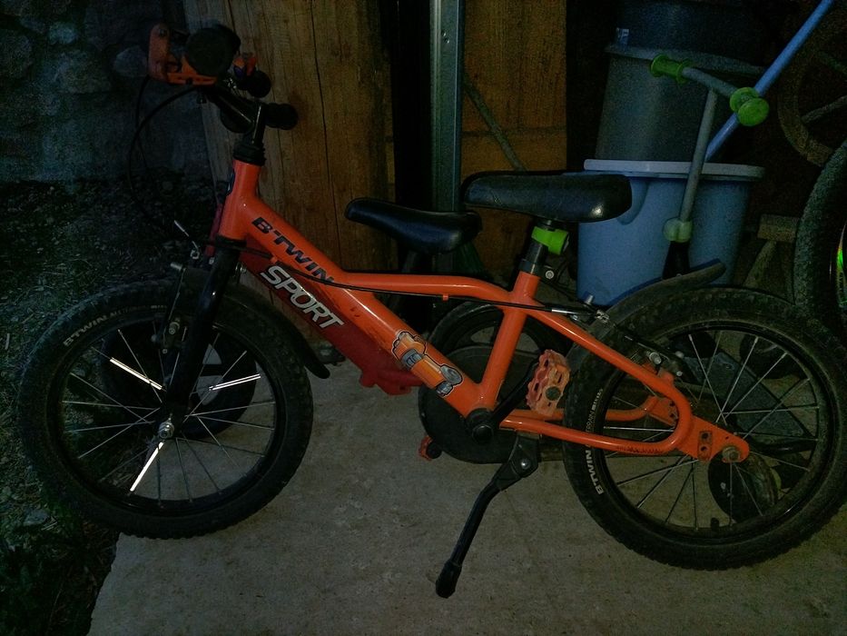 De vanzare biciclete copii ,una de 26,B twin de 16 si una fara pedale.