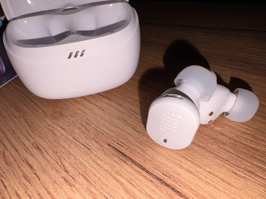 Vand casti jbl tunebuds in stare buna de functionare