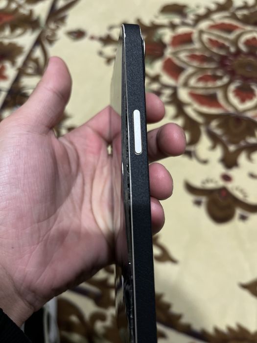 Продам iPhone 13