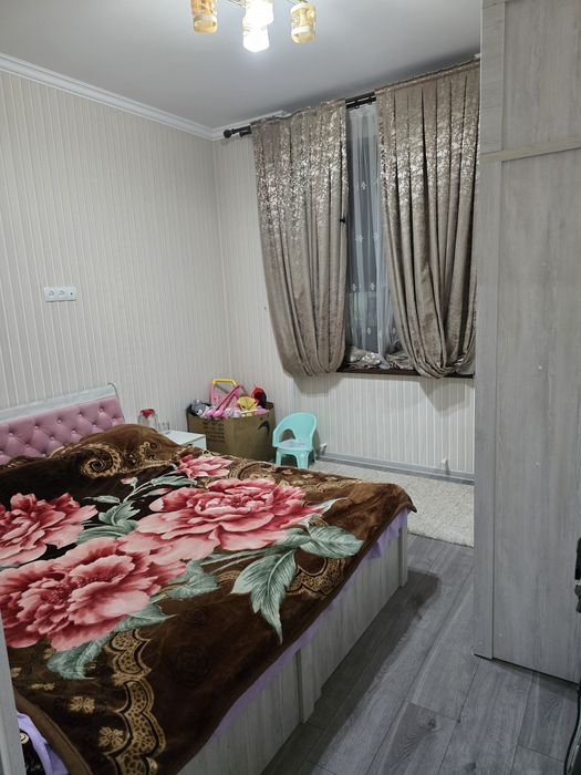 Срочно уй сотилади келесда 1.8 сотик 6 та хона