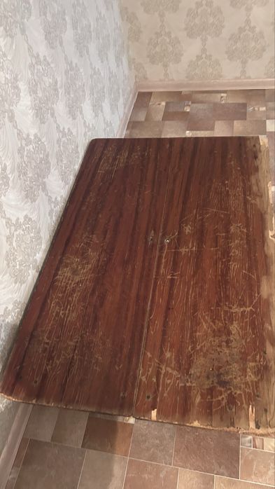 Продается стол низкий