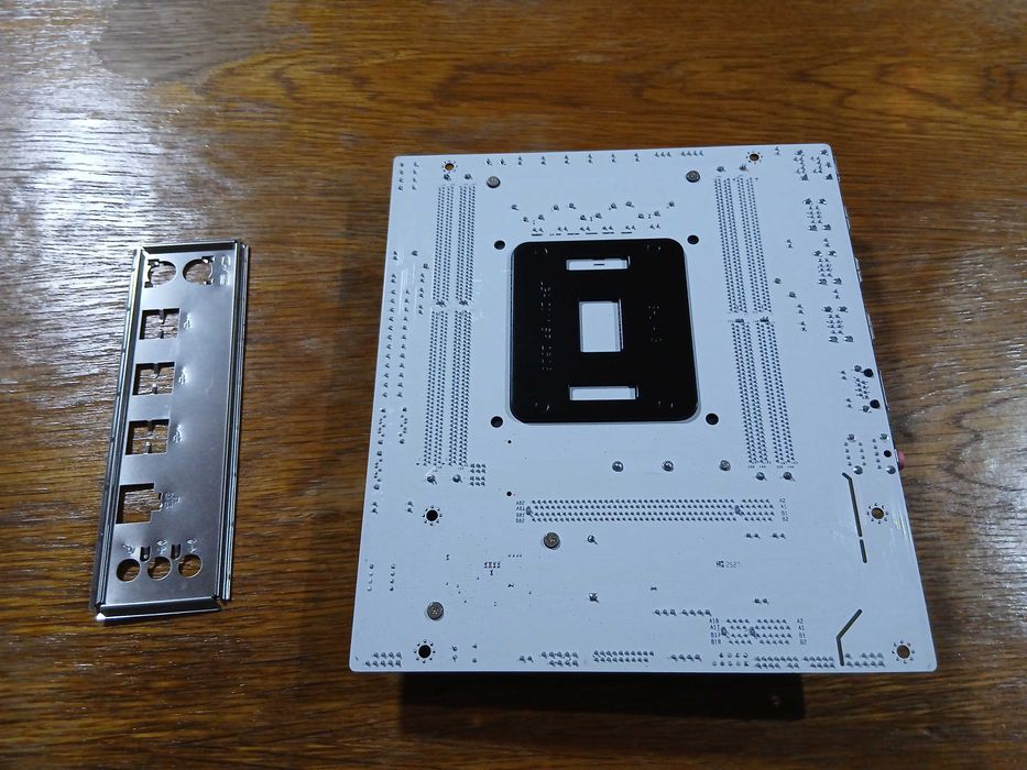 Kit Intel "i9" cu 12c/24t - alb