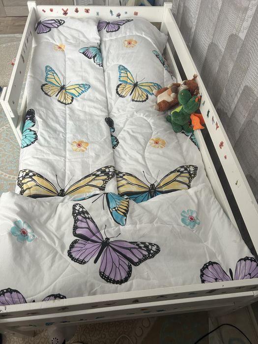 Продаю детскую кровать с матрасом