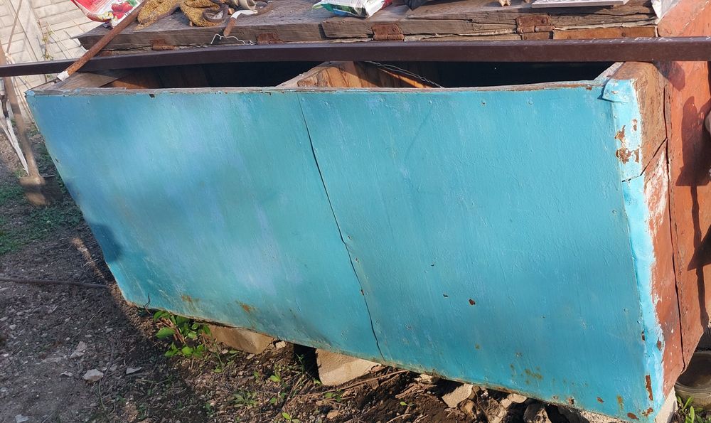 Продам большую ёмкость для корма