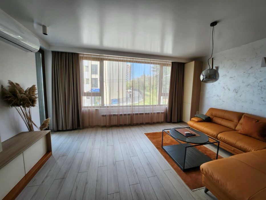 Дава се под наем Тристаен апартамент в Варна, Бриз - 93 кв.м за 2000 € - Снимка #1