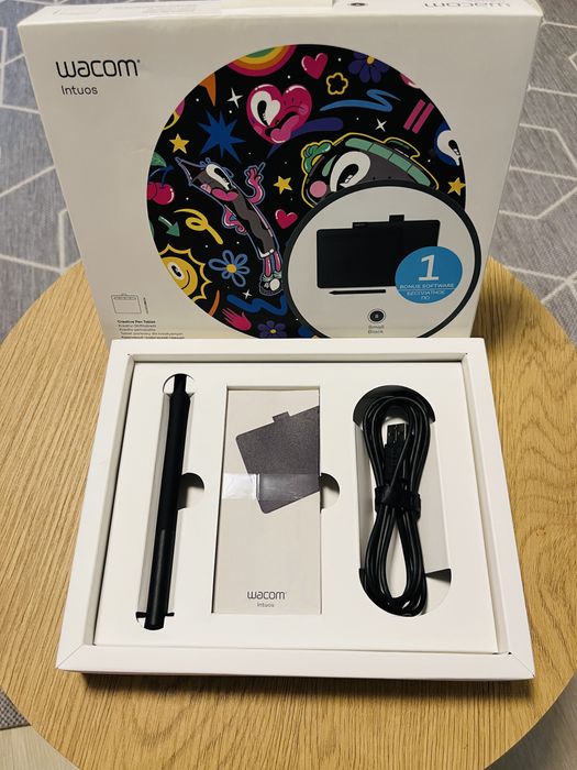 Графичен таблет Wacom Intuos CTL-4100 + писалка – като нов