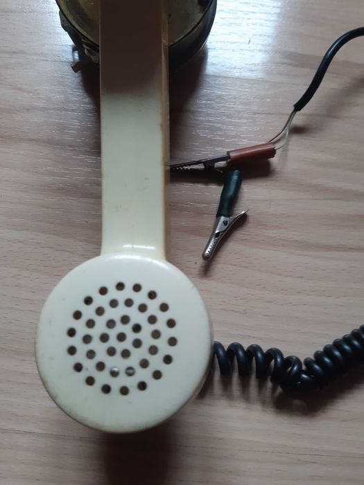 Телефон с шайба и крачета (тип крокодилчета) за захващане от АТЦ