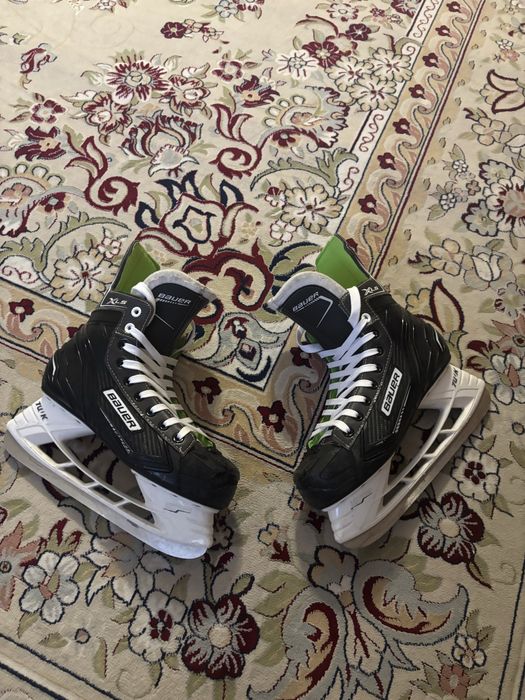 Продам коньки бауер