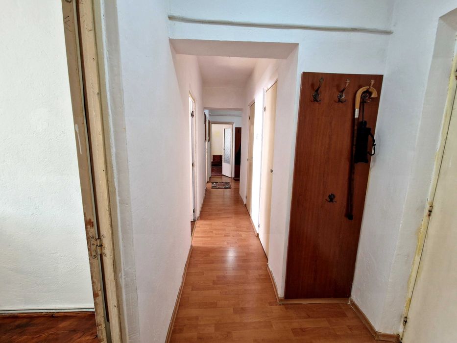 Apartament de 3 camere zona Lama etaj 3 cu lift