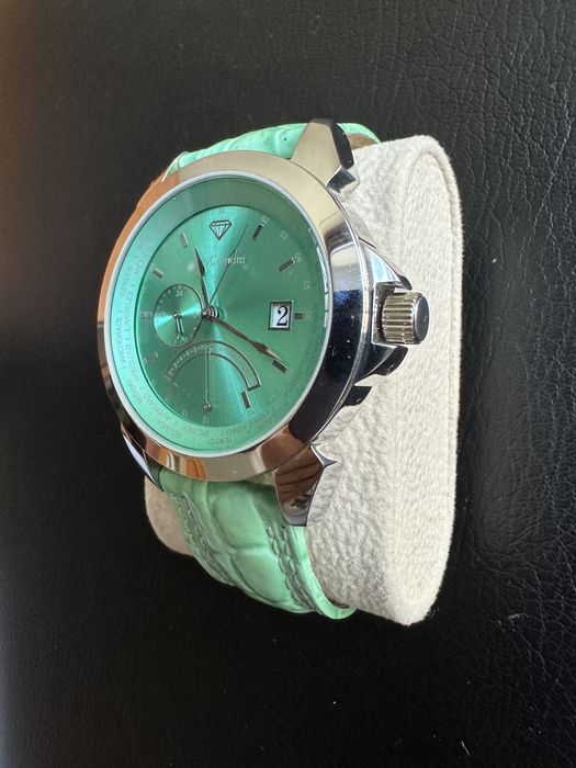 Часовник Yves Camani