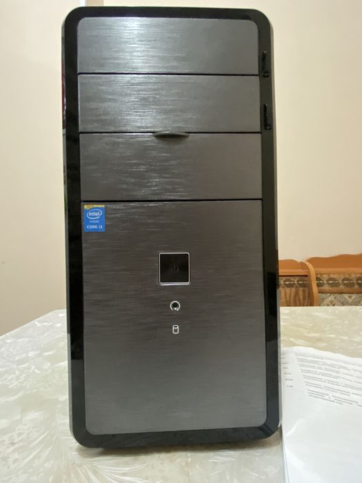 Компьютер(монитор,блок питания,клавиатура,мышка)