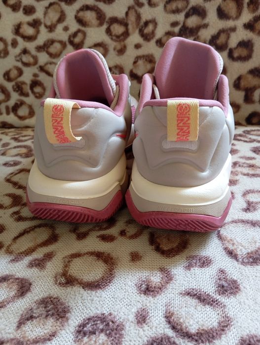 Vând adidași Nike gianis