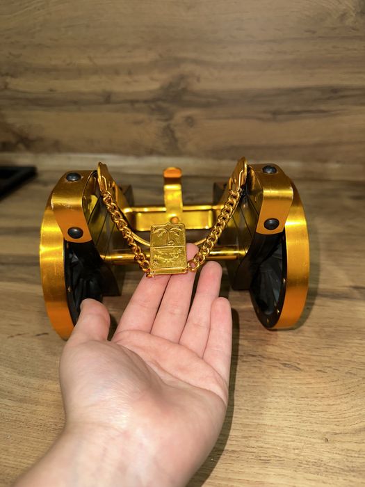 Под шампанское антиквар