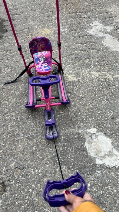 Санки для девочки с рулем отличные