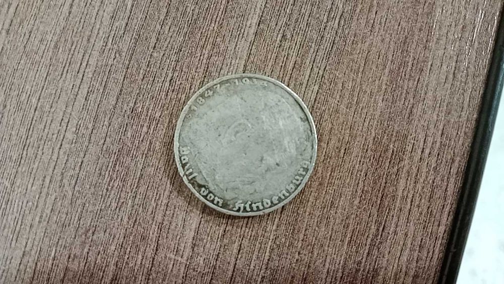 Продам серебренную монету 5 рейх