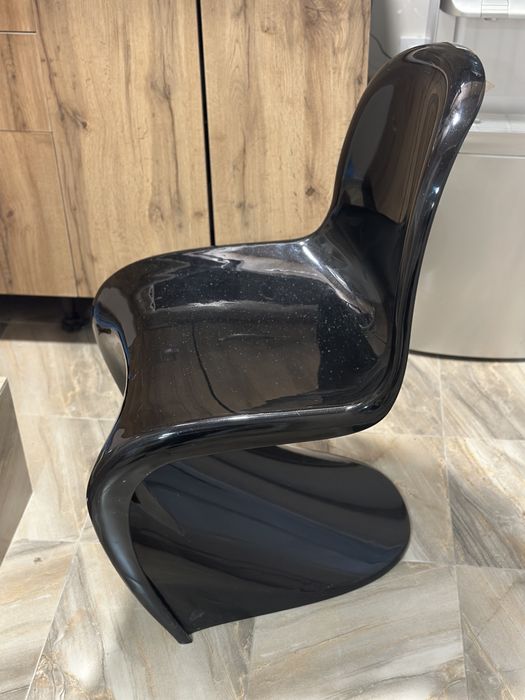 6 броя кухненски стола в черно и бяло