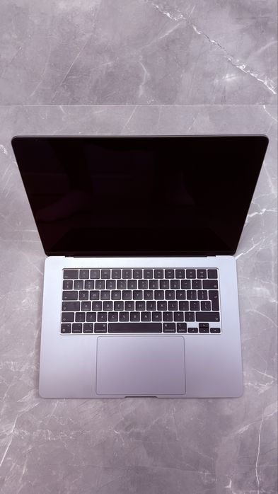 Macbook Air 15 inch, 16GB, 2TB