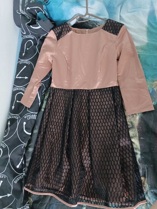 Елегантна дамска рокля