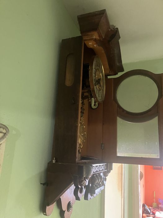 Голям античен часовник