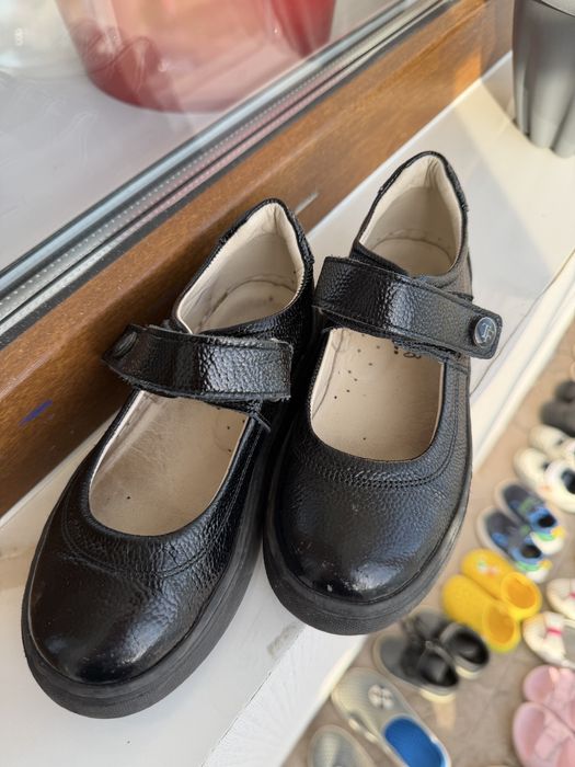 Продам туфли для девочки