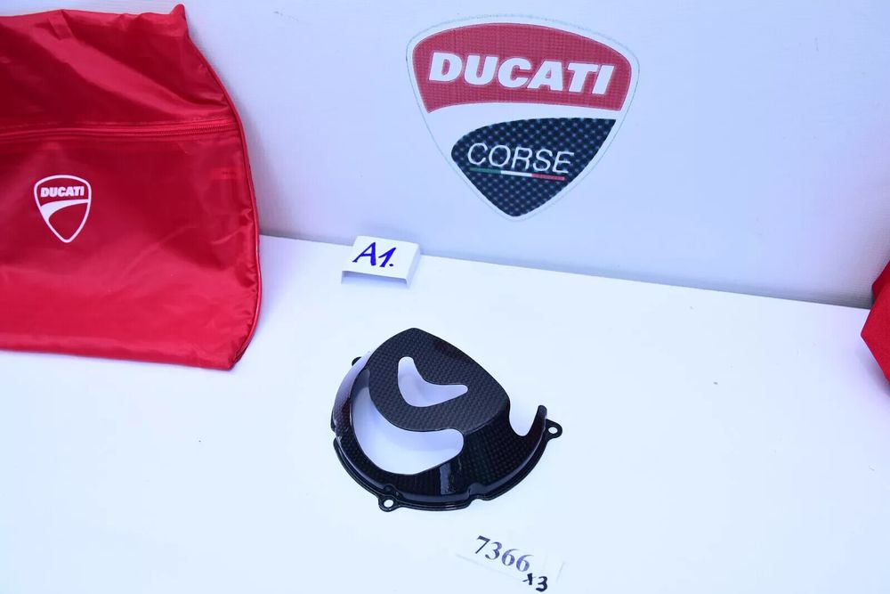 Capac ambreiaj carbon lucios Ducati 1198 / Streetfighter 1098