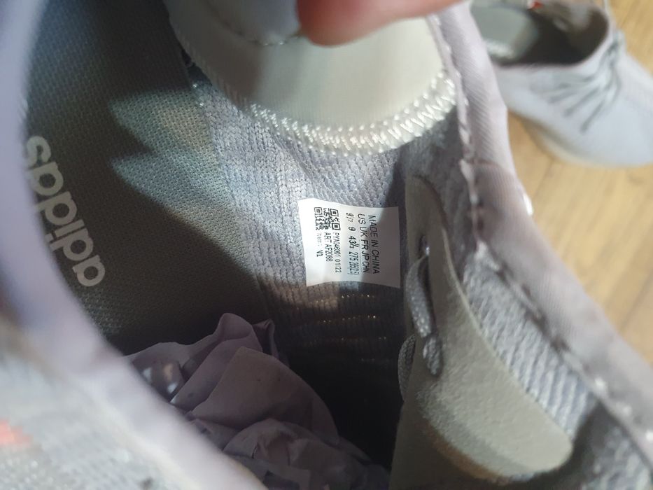 Vând adidasi yeezy boost