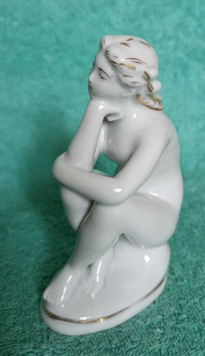 Статуэтка "Девушка на камне". ЛФЗ.