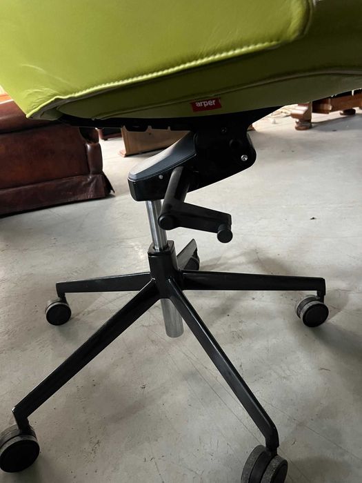 Scaun de birou"Aston office chair by Arper"!