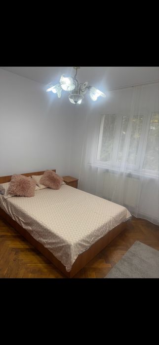 Apartament cu 4 camere in zona centrală