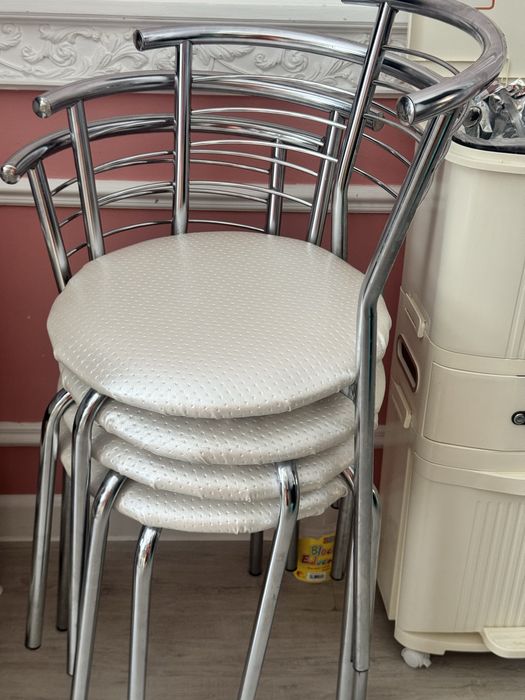 Продам стулья кухонные