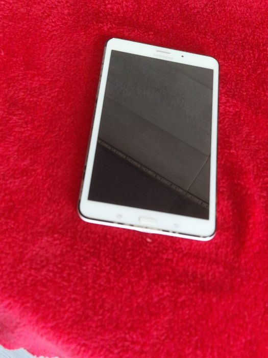 Tableta Samsung Galaxy Tab 4 cu slot Sim