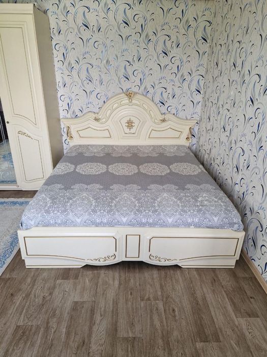 Продам спальный гарнитур