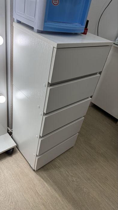 Комод белый…………………….