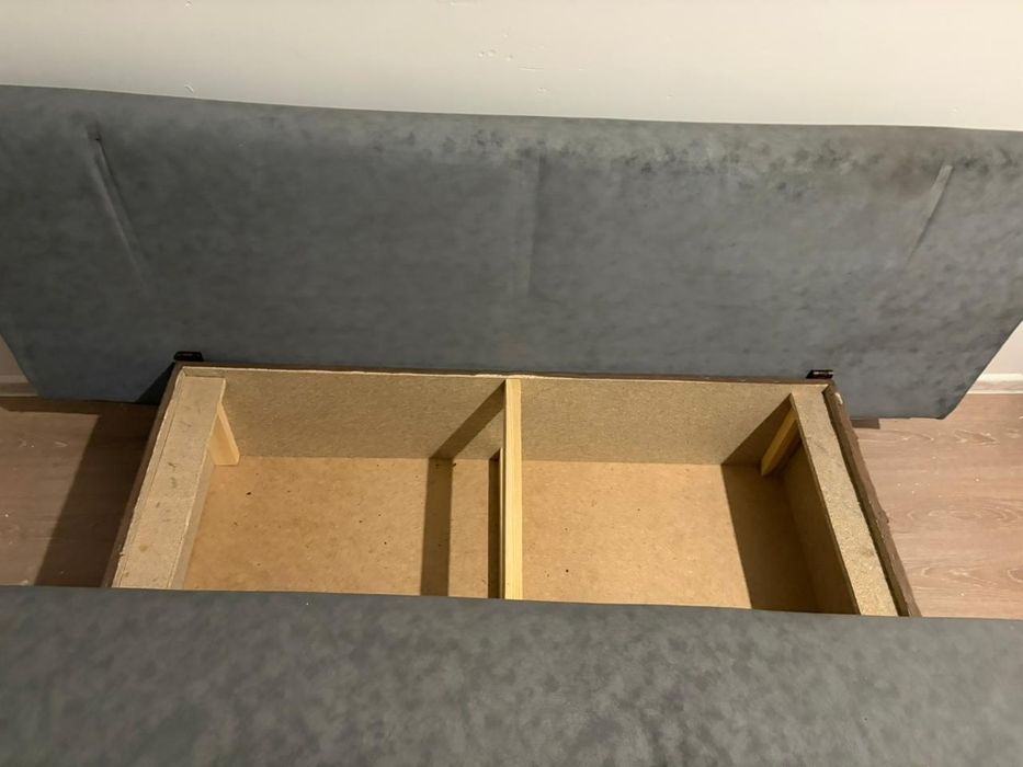 Продам диван есть небольшой дефект