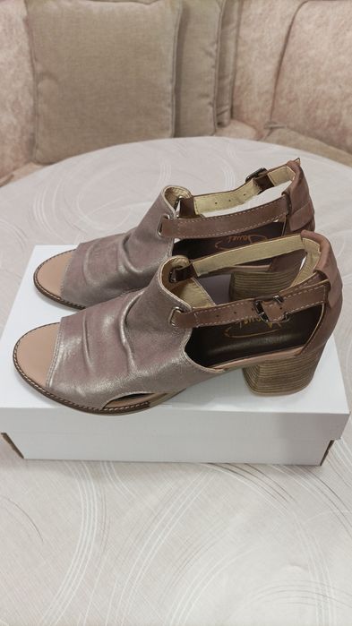 Нови дамски сандали от естествена кожа