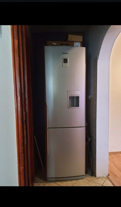 Închiriez apartament 3 camere