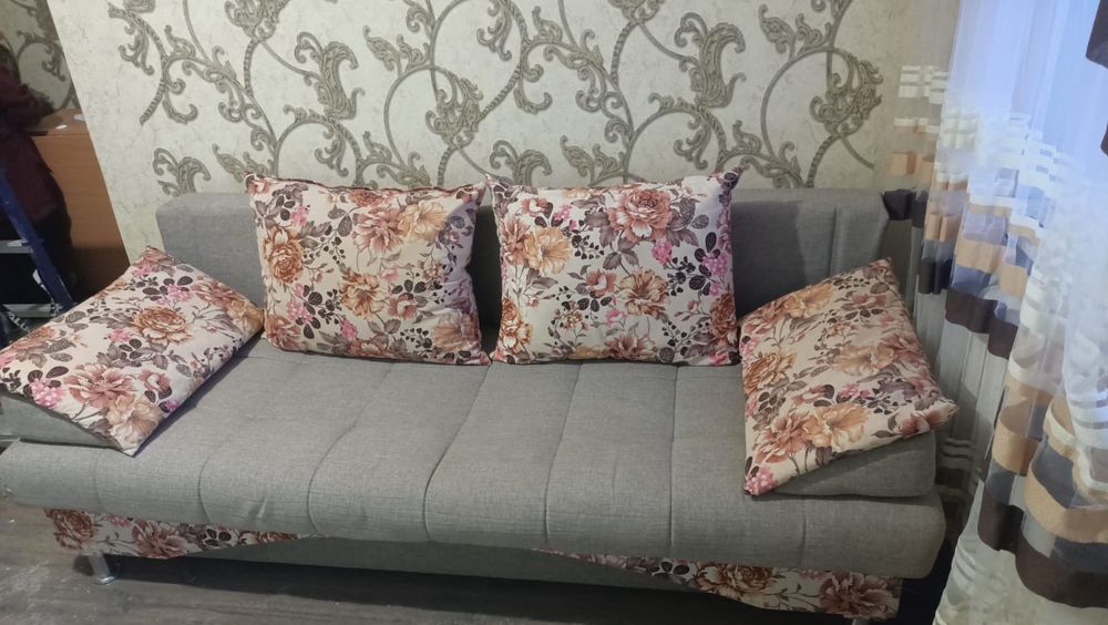 Продам диван в нормальном состоянии