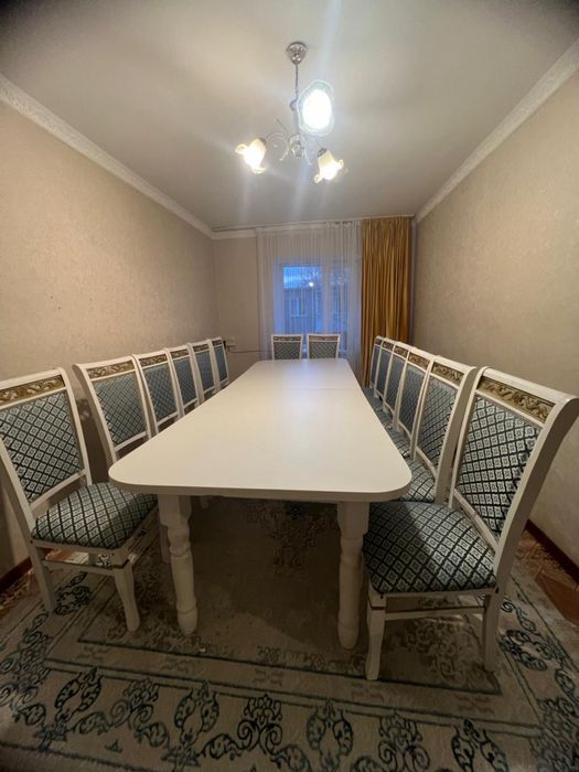 Стол со стульями