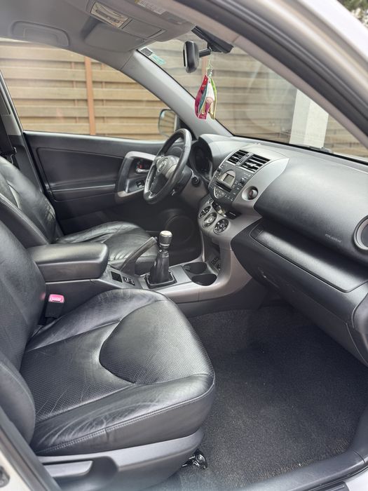 Toyota Rav-4 D-CAT 2008 220.000 km 2.2 diesel 4x4 stare foarte buna
