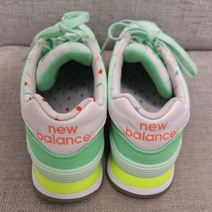 New balance, Sketchers, Guess