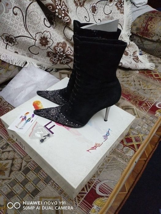 Продам замшевые полусапожки