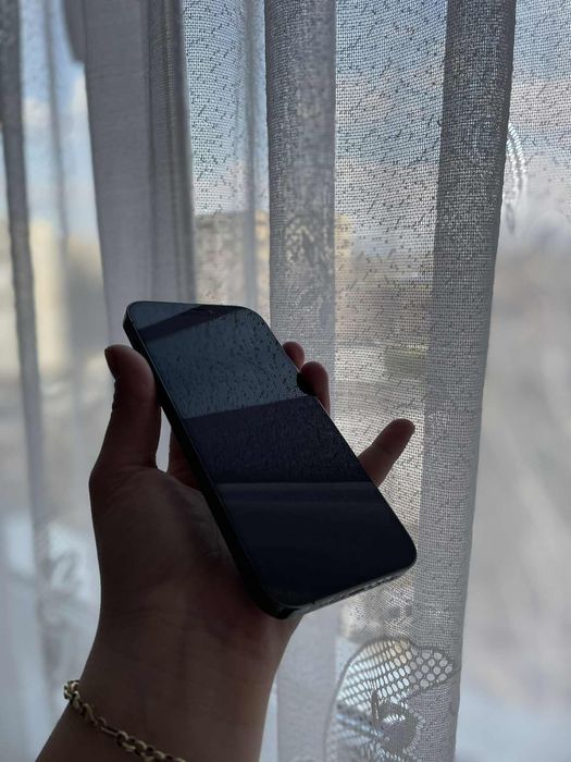 Продавам iPhone 12 pro