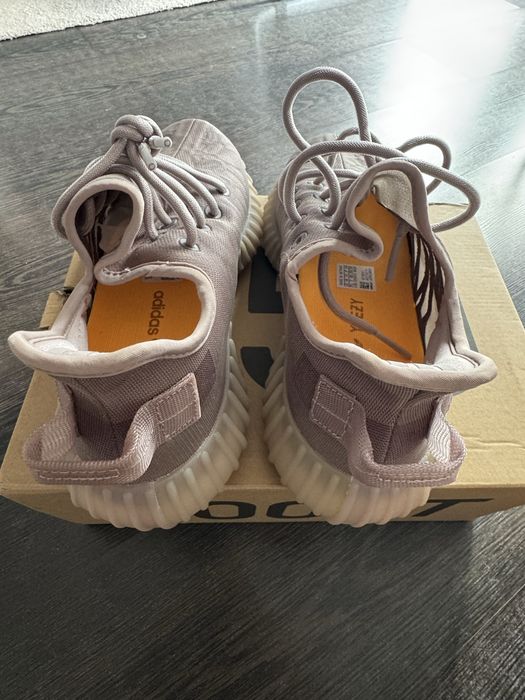 Adidasi yeezy 350