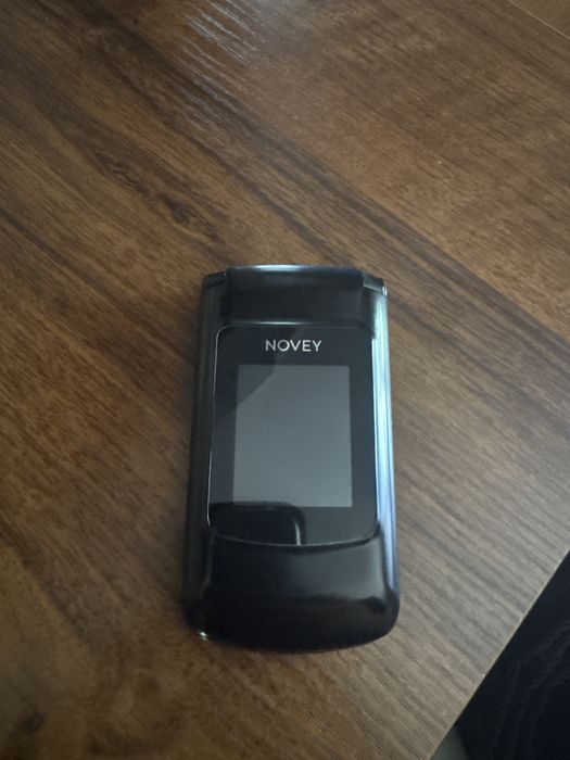 Novey telefon xammayogi iwlab turibti