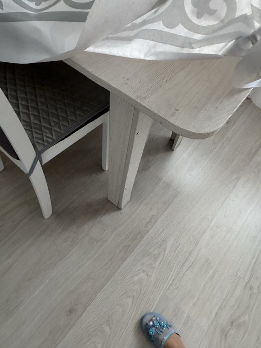 Продаю стол  кухонный