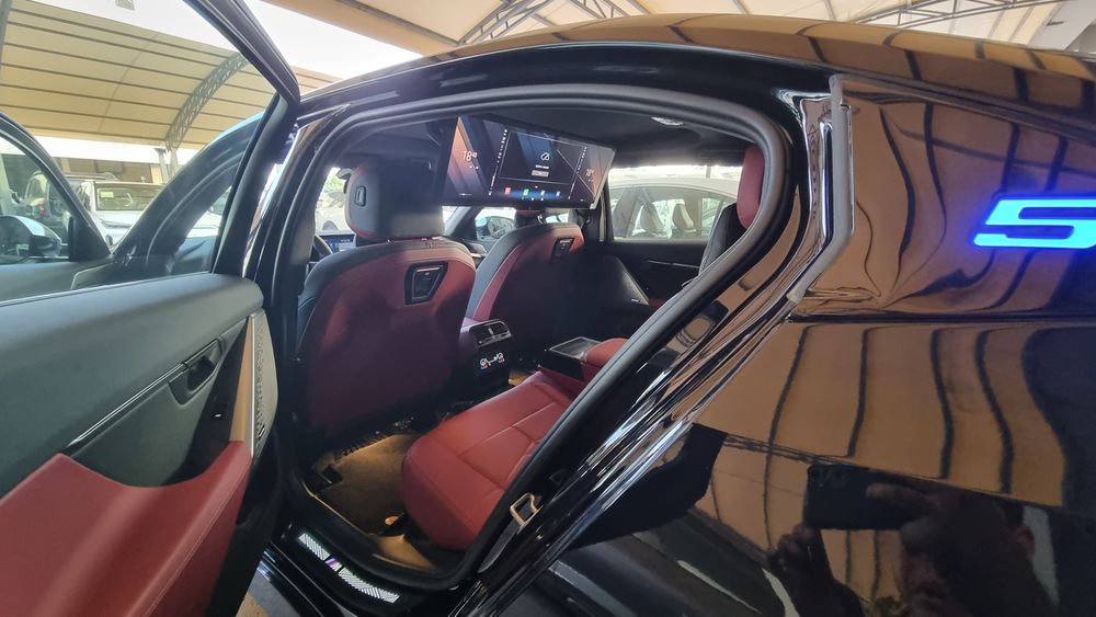 BMW i 5 qoraga bardoviy
