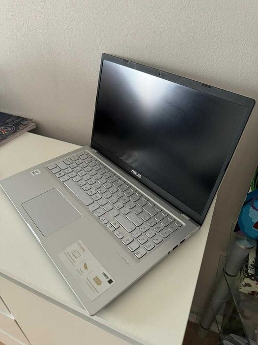 ноутбук ASUS в хорошем состоянии