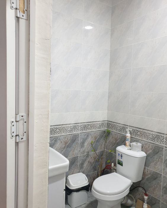 Xasanboy postdan 900 metr kirganda 1.35 sotu 4 xona 2 etajli kattedj