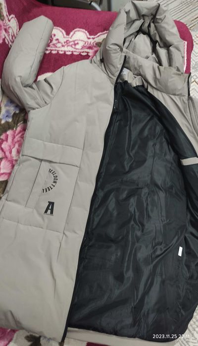 Продам пуховики женские